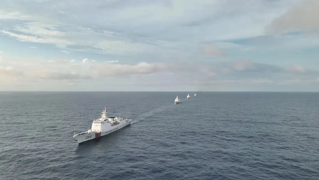 中国海警位台岛以东海域开展综合执法演练