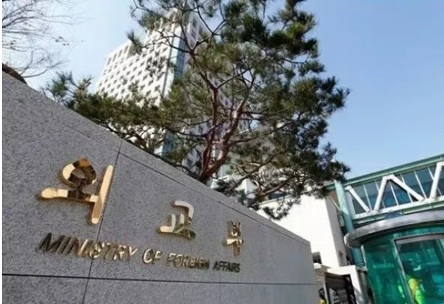 美国务卿布林肯抵达韩国