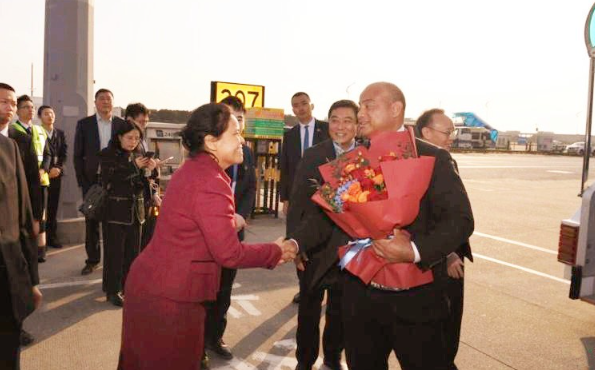 瑙魯總統在中國廣東訪親過年