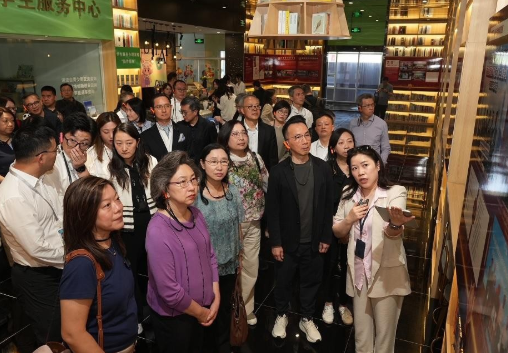 香港特區政府常任秘書長及部門首長研修班啓程返港