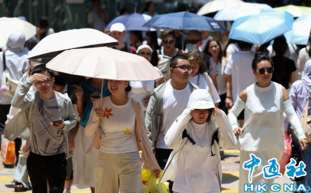 高溫無阻內地客遊港熱情，8日21.9萬內地客訪港創近月新高