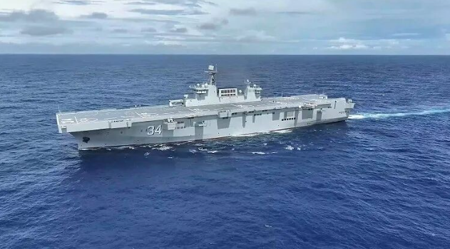 中國兩棲攻擊艦湖北艦在南海開展全訓考核